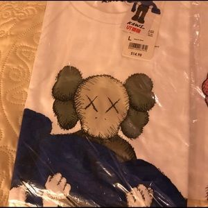 Uniqlo x KAWS t shirt size L